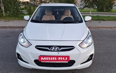 Hyundai Solaris II рестайлинг, 2012 год, 700 000 рублей, 2 фотография