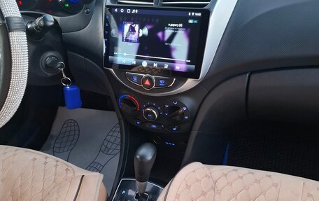 Hyundai Solaris II рестайлинг, 2012 год, 700 000 рублей, 9 фотография