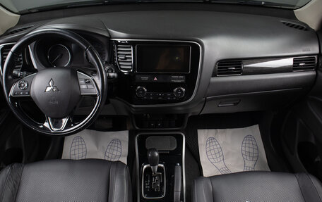 Mitsubishi Outlander III рестайлинг 3, 2017 год, 2 199 000 рублей, 8 фотография