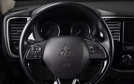 Mitsubishi Outlander III рестайлинг 3, 2017 год, 2 199 000 рублей, 9 фотография