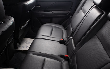 Mitsubishi Outlander III рестайлинг 3, 2017 год, 2 199 000 рублей, 18 фотография