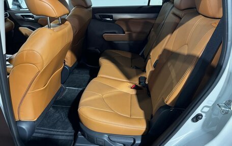 Toyota Highlander, 2025 год, 5 800 000 рублей, 24 фотография