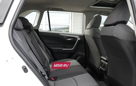 Toyota RAV4, 2024 год, 4 990 000 рублей, 7 фотография