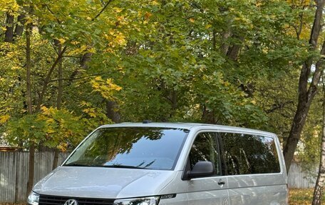 Volkswagen Multivan T6 рестайлинг, 2020 год, 4 350 000 рублей, 1 фотография