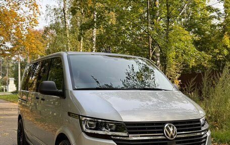 Volkswagen Multivan T6 рестайлинг, 2020 год, 4 350 000 рублей, 2 фотография