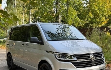 Volkswagen Multivan T6 рестайлинг, 2020 год, 4 350 000 рублей, 3 фотография