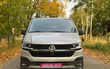 Volkswagen Multivan T6 рестайлинг, 2020 год, 4 350 000 рублей, 4 фотография