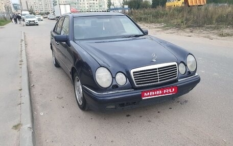 Mercedes-Benz E-Класс, 1997 год, 420 000 рублей, 1 фотография