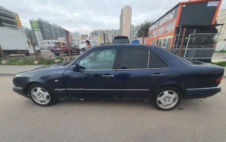 Mercedes-Benz E-Класс, 1997 год, 420 000 рублей, 3 фотография