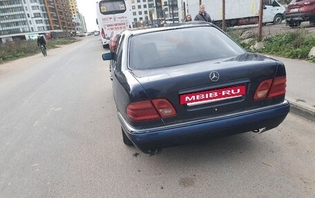 Mercedes-Benz E-Класс, 1997 год, 420 000 рублей, 5 фотография