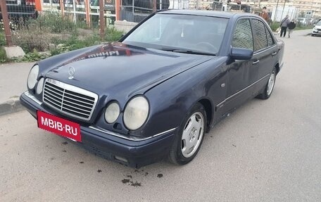 Mercedes-Benz E-Класс, 1997 год, 420 000 рублей, 2 фотография