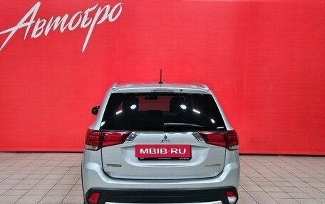 Mitsubishi Outlander III рестайлинг 3, 2016 год, 1 730 000 рублей, 4 фотография