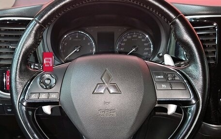 Mitsubishi Outlander III рестайлинг 3, 2016 год, 1 730 000 рублей, 10 фотография