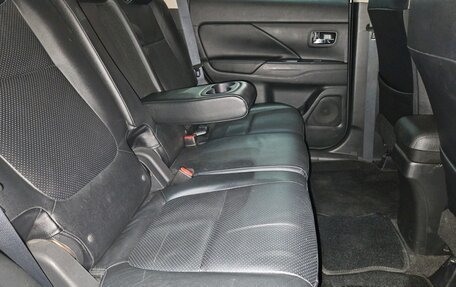 Mitsubishi Outlander III рестайлинг 3, 2016 год, 1 730 000 рублей, 19 фотография