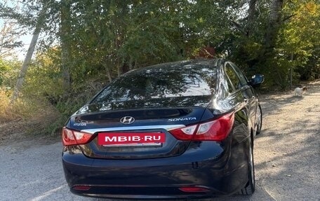 Hyundai Sonata VI, 2011 год, 900 000 рублей, 6 фотография
