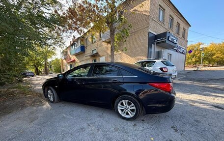Hyundai Sonata VI, 2011 год, 900 000 рублей, 13 фотография