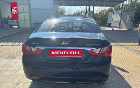 Hyundai Sonata VI, 2011 год, 900 000 рублей, 11 фотография