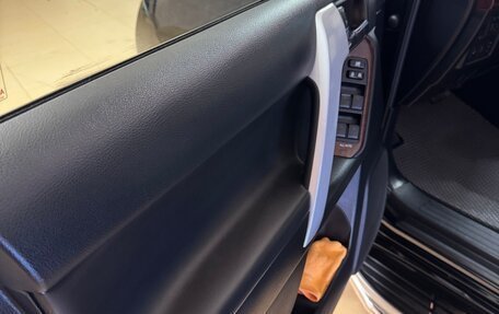 Toyota Land Cruiser Prado 150 рестайлинг 2, 2016 год, 4 600 000 рублей, 19 фотография