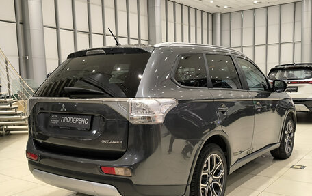 Mitsubishi Outlander III рестайлинг 3, 2014 год, 1 499 000 рублей, 9 фотография