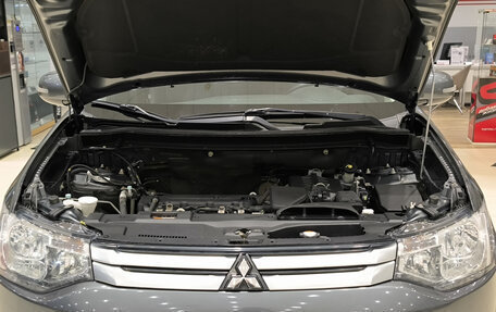 Mitsubishi Outlander III рестайлинг 3, 2014 год, 1 499 000 рублей, 13 фотография