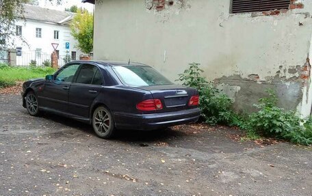 Mercedes-Benz E-Класс, 1997 год, 340 000 рублей, 3 фотография