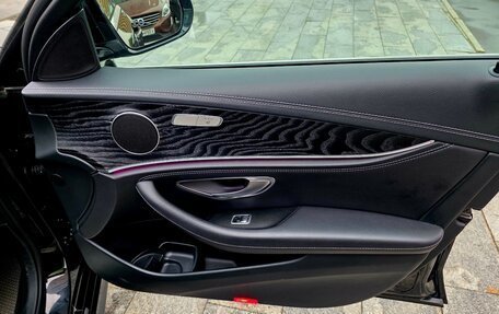 Mercedes-Benz E-Класс, 2019 год, 2 300 000 рублей, 25 фотография
