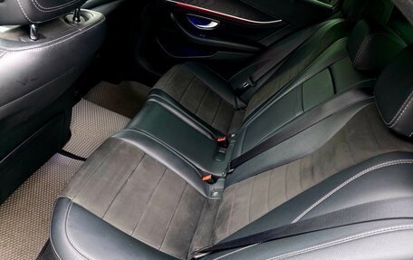 Mercedes-Benz E-Класс, 2019 год, 2 300 000 рублей, 19 фотография