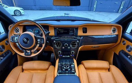 Rolls-Royce Cullinan, 2022 год, 44 000 000 рублей, 11 фотография