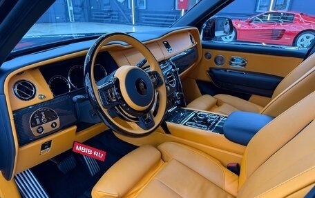 Rolls-Royce Cullinan, 2022 год, 44 000 000 рублей, 9 фотография