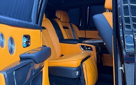 Rolls-Royce Cullinan, 2022 год, 44 000 000 рублей, 17 фотография