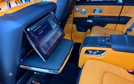 Rolls-Royce Cullinan, 2022 год, 44 000 000 рублей, 14 фотография