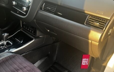 Mitsubishi Outlander III рестайлинг 3, 2019 год, 1 890 000 рублей, 9 фотография