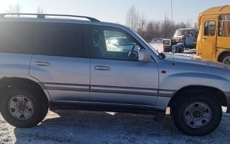 Toyota Land Cruiser 100 рестайлинг 2, 2007 год, 2 099 000 рублей, 3 фотография