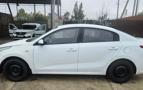 KIA Rio IV, 2019 год, 900 000 рублей, 2 фотография