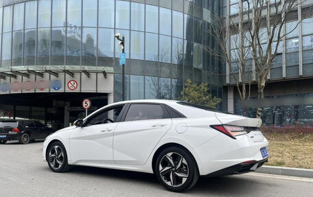 Hyundai Elantra, 2022 год, 1 200 000 рублей, 5 фотография