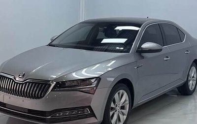 Skoda Superb III рестайлинг, 2022 год, 2 108 000 рублей, 1 фотография