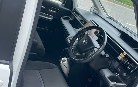 Honda Stepwgn IV, 2019 год, 1 900 000 рублей, 4 фотография