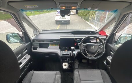 Honda Stepwgn IV, 2019 год, 1 900 000 рублей, 5 фотография