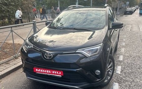 Toyota RAV4, 2018 год, 2 200 000 рублей, 2 фотография