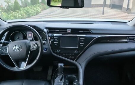 Toyota Camry, 2018 год, 2 730 000 рублей, 6 фотография