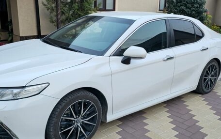 Toyota Camry, 2018 год, 2 730 000 рублей, 2 фотография