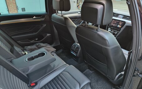 Volkswagen Passat B8 рестайлинг, 2019 год, 3 650 000 рублей, 7 фотография