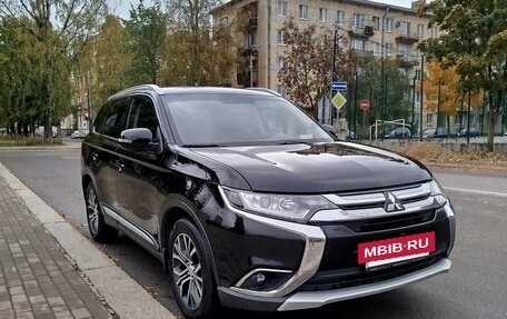 Mitsubishi Outlander III рестайлинг 3, 2016 год, 1 550 000 рублей, 2 фотография