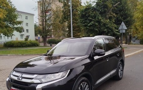 Mitsubishi Outlander III рестайлинг 3, 2016 год, 1 550 000 рублей, 3 фотография