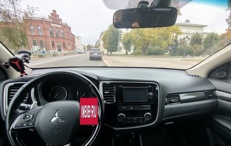 Mitsubishi Outlander III рестайлинг 3, 2016 год, 1 550 000 рублей, 6 фотография