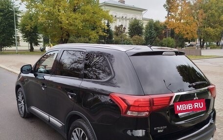 Mitsubishi Outlander III рестайлинг 3, 2016 год, 1 550 000 рублей, 4 фотография