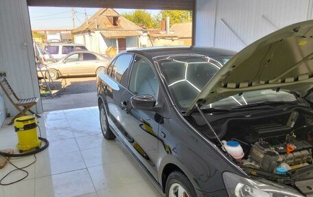 Volkswagen Polo VI (EU Market), 2011 год, 700 000 рублей, 2 фотография