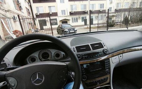 Mercedes-Benz E-Класс, 2005 год, 900 000 рублей, 9 фотография