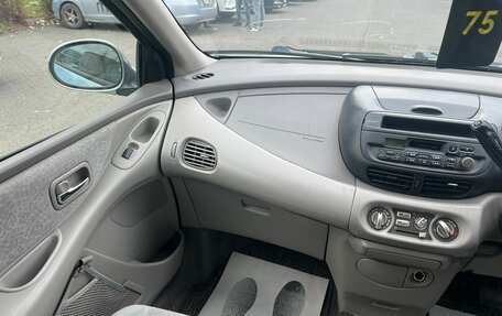 Nissan Tino, 2001 год, 419 000 рублей, 15 фотография