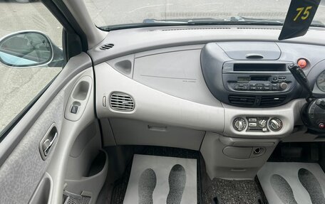 Nissan Tino, 2001 год, 419 000 рублей, 17 фотография